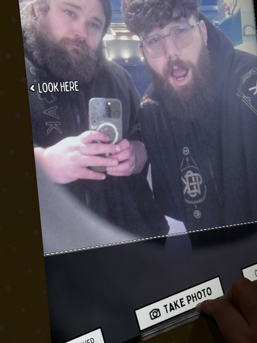 fredweena tweet media