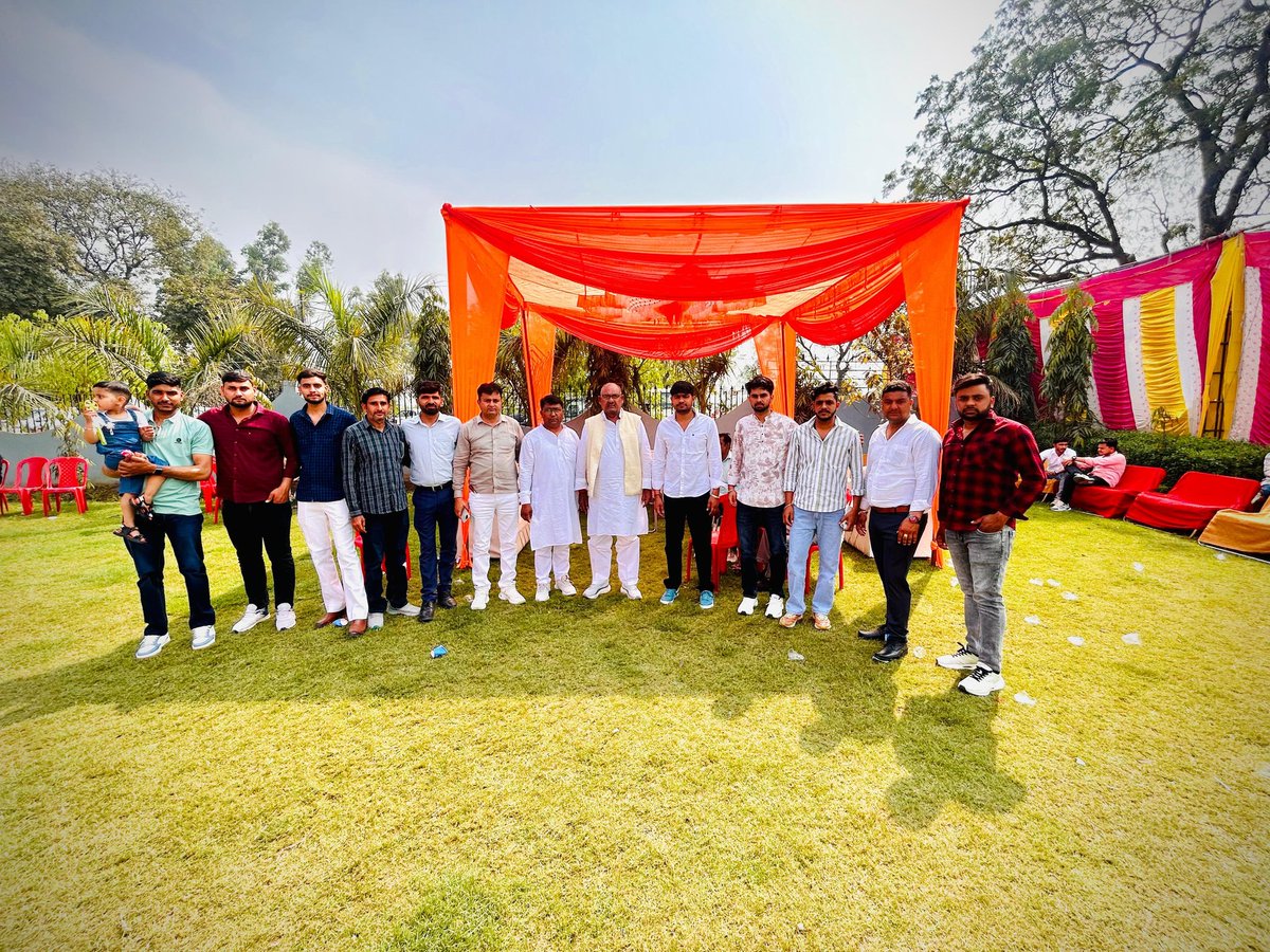 जिला बिजनौर के ग्राम मुकरपुर निवासी आदरणीय चौधरी सुभाष सिंह जी के सुपुत्र के पावन तिलकोत्सव समारोह में सम्मिलित होकर परिवारजनों को हार्दिक बधाई एवं शुभकामनाएं प्रेषित कीं।
<a href="/jayantrld/">Jayant Singh</a>
<a href="/Office_ChJayant/">Office of Ch Jayant Singh</a>
<a href="/RLDparty/">Rashtriya Lok Dal</a>
<a href="/RLD_IT/">RLD ITCell</a>
#Bijnor #Chandpur #RLD #TilakCeremony