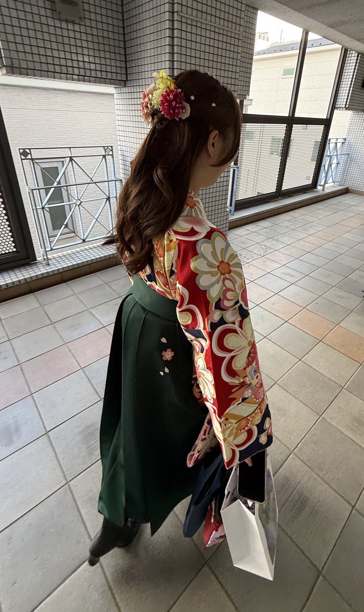 rn519_ayk's tweet photo. 大学卒業しました🌸 https://t.co/a5KnCIvExz