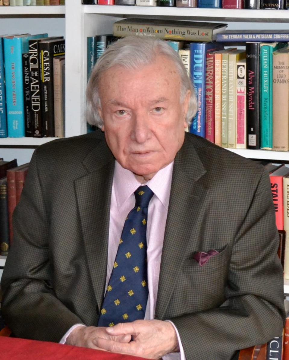 Filistin davasının tarihçisi Walid Khalidi 100 yaşında hayatını kaybetti.

Khalidi özellikle 1948 Arap-İsrail Savaşı sırasında yüzlerce Filistin köyünün yıkılmasını ve boşaltılmasını belgeleyen araştırmalarıyla tanınıyordu.

serbestiyet.com/featured/filis…