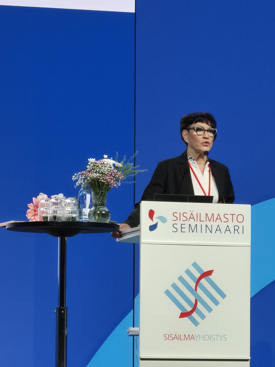 OutinenKatja's tweet photo. Ansaitusti Hannele Rämölle myönnettiin Sisäilmayhdistyksen Pro Sisäilma -palkinto vuosikymmenten työstä paremman sisäilman puolesta!  #sisäilma https://t.co/NJadSfeP54