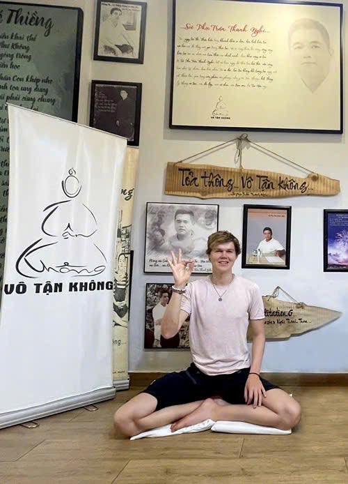 MasterNghi's tweet photo. Being qua being me… the unique ultimate… entirely covering…
...Master Nghi Thanh Tran...

https://t.co/Nf0PBoEoq9

#VoTanKhong
#ThiềnG
#MeditationG
#TayOK
#OK https://t.co/tMKeMfDCr6