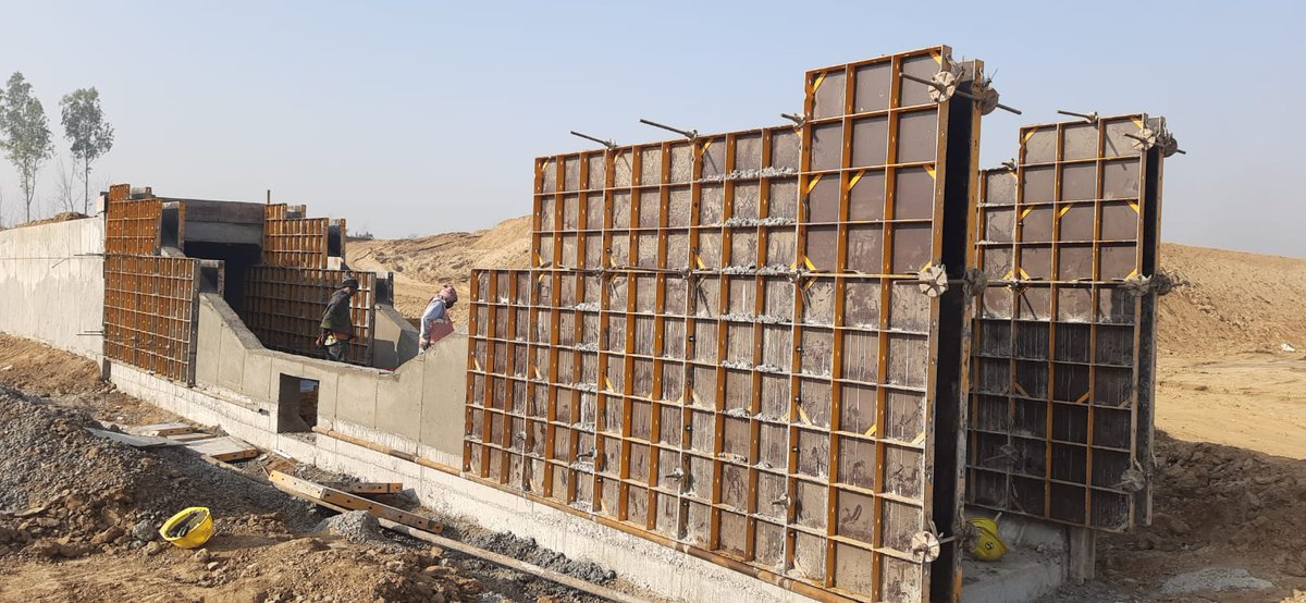 TeamTechF's tweet photo. TeamTech Formwork Solutions contributed to the Ganga Expressway in Uttar Pradesh, executed by Larsen &amp; Toubro.
A hybrid approach using custom panels for hinges &amp; corbels with modular formwork ensured precision and efficient execution on site.
#FormworkSolutions #ModularFormwork https://t.co/za4AGlA03c