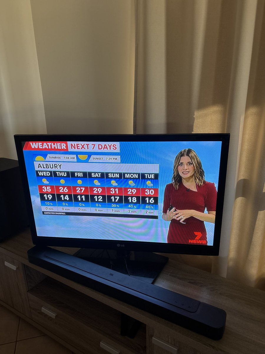 blu_boys's tweet image. No sign of the weather cooling off,still very warm #VicWeather