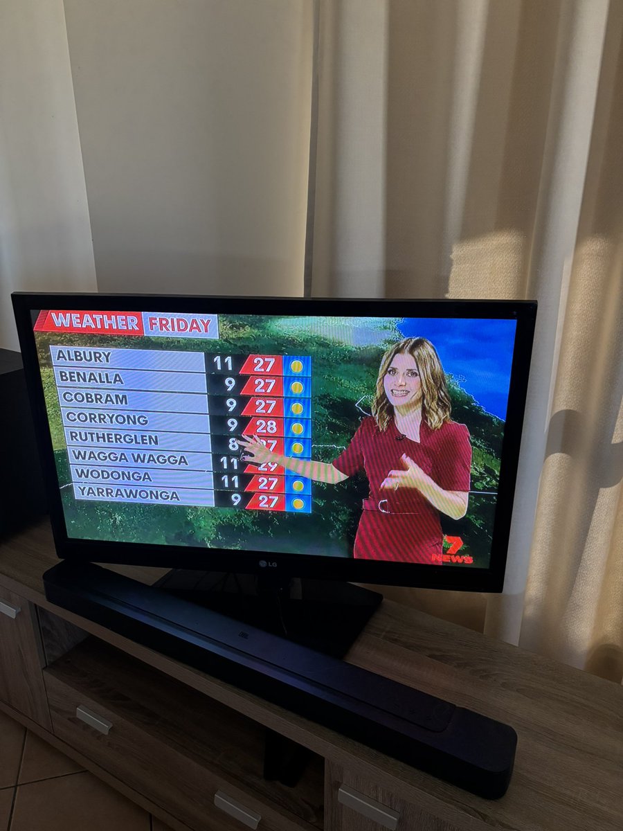 blu_boys's tweet image. No sign of the weather cooling off,still very warm #VicWeather