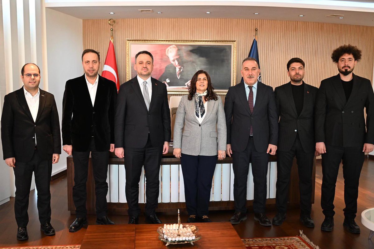 OZLEM_CERCIOGLU's tweet photo. Gençlik ve Spor Bakan Yardımcımız Sn. Dr. Enes Eminoğlu, Aydın Gençlik ve Spor İl Müdürümüz Sn. Serhat Yığmatepe ve AK Parti Aydın İl Başkan Yardımcılarımız Sn. Hüseyin Pekgüzel ile Sn. Murat Gün'ü belediyemizde ağırladık.

Nazik ziyaretlerinden dolayı kendilerine teşekkür ediyorum.
