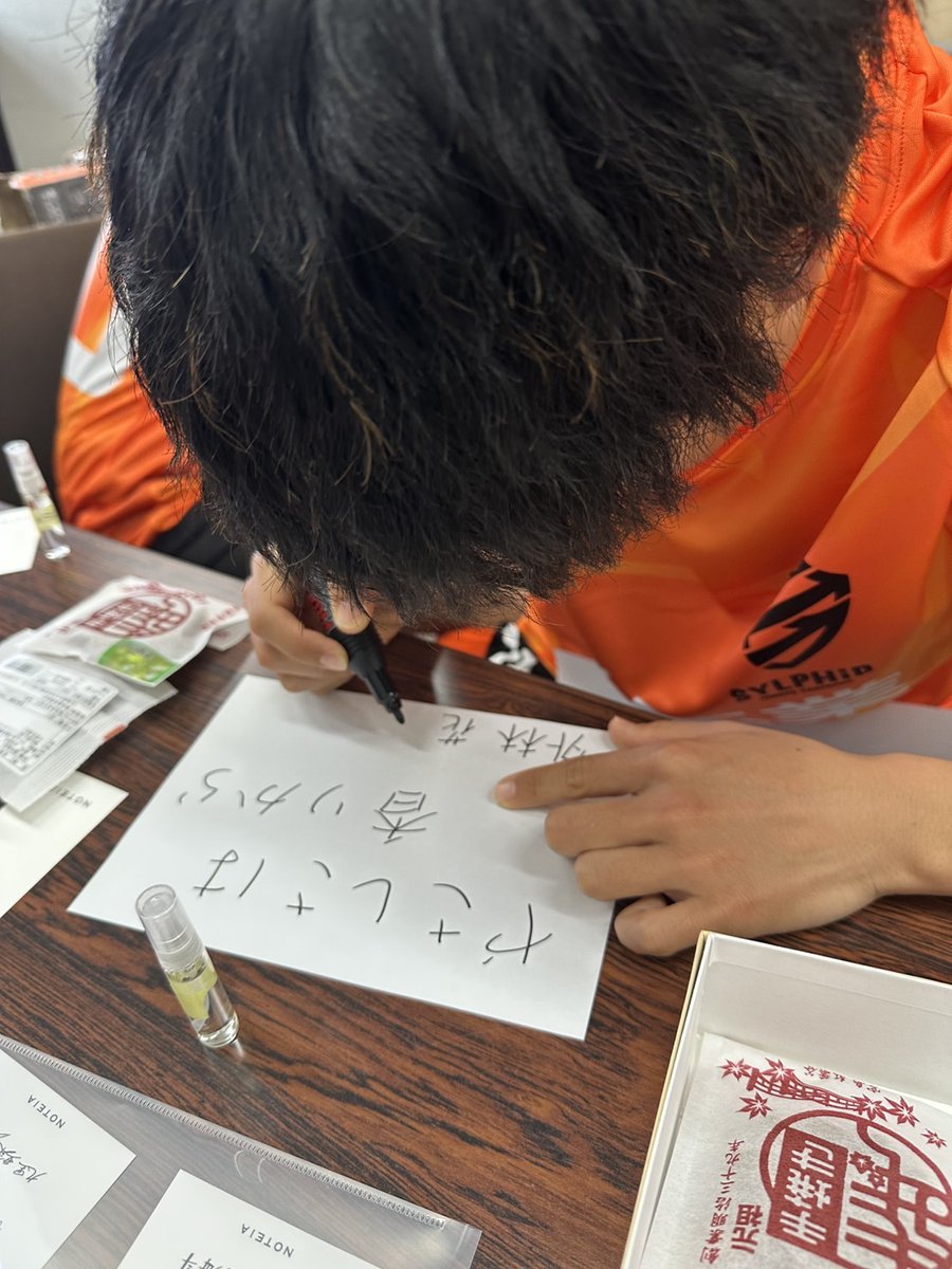 sylphid1998's tweet photo. \選手プロデュースフレグランス販売/
この度、NOTEIA さんとのコラボフレグランスが完成しました!!
各選手の香りの詳細と購入は
シルフィードHP、選手ページから!
→https://t.co/CxFtzKj2vH
オンラインで販売してます。
#大和シルフィード
#大和市
#女子サッカー
#noteia https://t.co/31mW9UgWUB