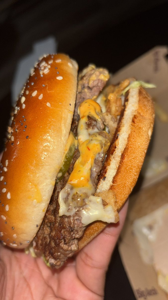 I ordered the Big Arch from <a href="/McDonalds/">McDonald's</a> and they decided to give me 1 patty broken in half to look like 2 patties…. Where’s a lawyer this not what the picture look like