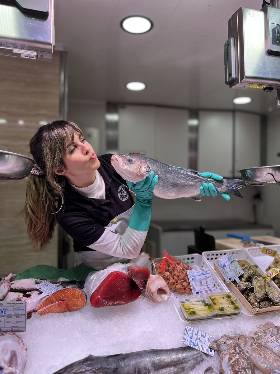 mercatdelesseps's tweet image. 🐟 Quant diries que pesa aquesta llobarro?

Avui la Mireia, de Peix i Marisc Jordi, ens ensenya una llobarro espectacular 😍
📲 607363043  

#peixfresc #llobarro #peixdemercat #productedetemporada  #MercatDeLesseps