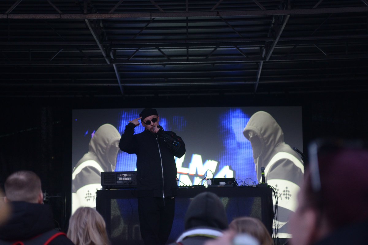 J U L M A H E N R I tweet media