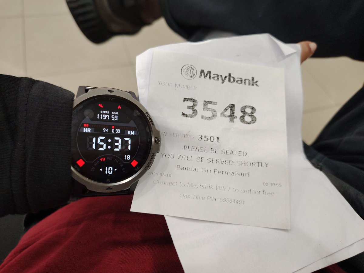 djohnshahrin's tweet photo. @MyMaybank Bandar Permaisuri, berapa lama ambil masa pelanggan untuk tukaran wang, dari jam 9.40pg hingga skrg Jam 4ptg hamya orang ke 28 sahaja, sedangkan tukaran ini ada kaunter khas. Mengapa teruk servis untuk customer mcm ni? 
@anwaribrahim
@BNM_official
@CIMBNiaga https://t.co/qVaBQVymm8