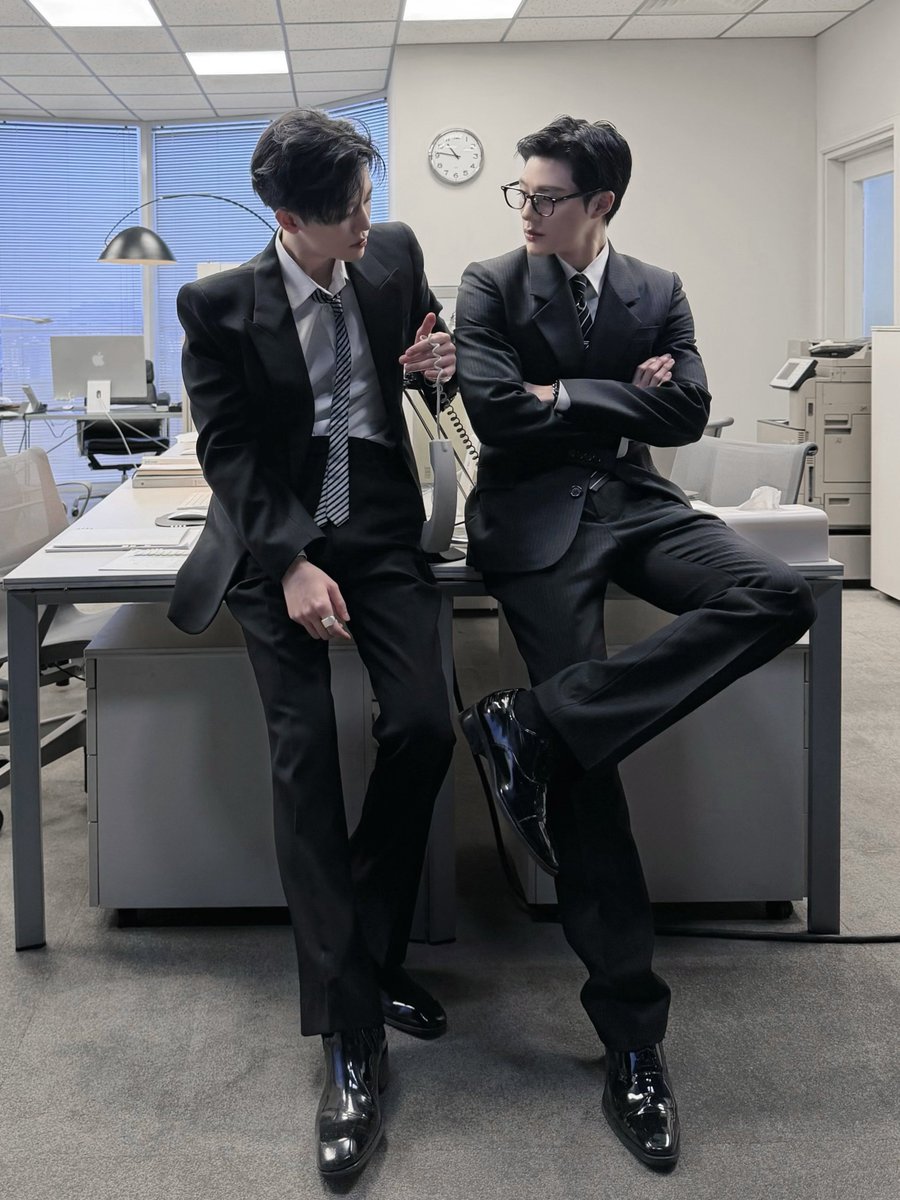 โห ให้เลยอะรูปนี้ มู้ดดีมาก ชอบมาก รูปเบื้องหลังอย่างกับโปสเตอร์หนัง