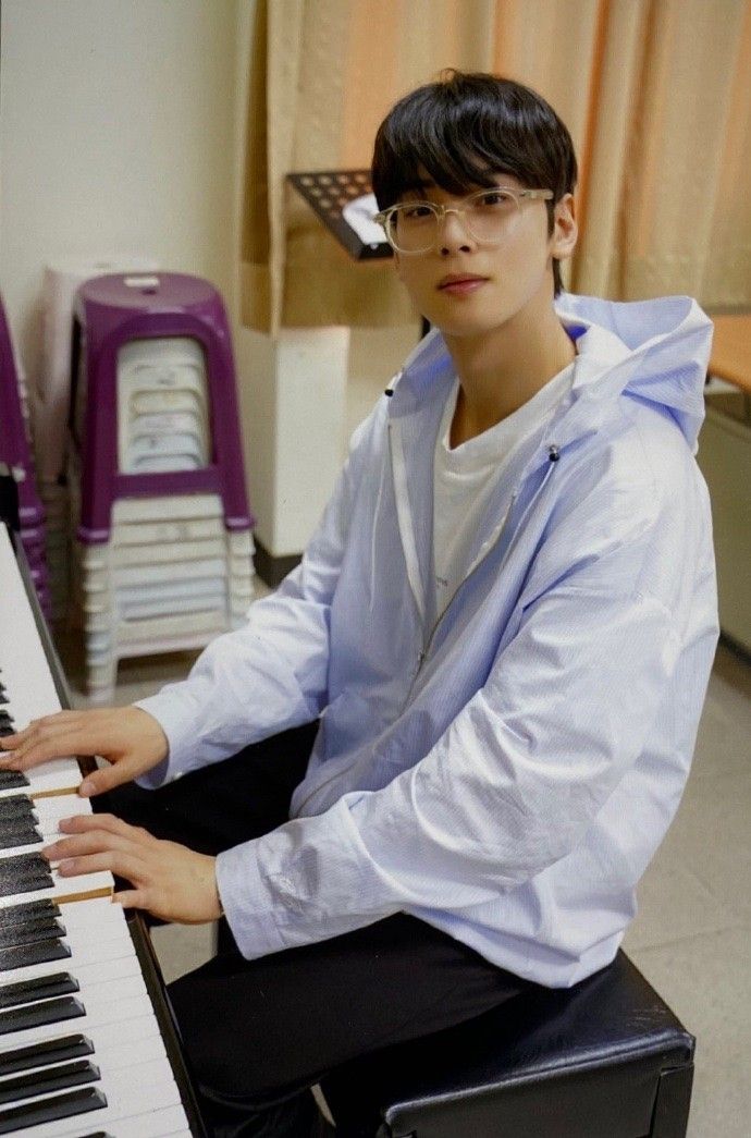 "Piano Prince" — D-323 

To my piano prince
I love the piano just like you do
So every time you play, my heart leans a little closer to you
Your fingers on the keys feel like a sweet melody
That say the things words cannot
Like we understand the same language without speaking