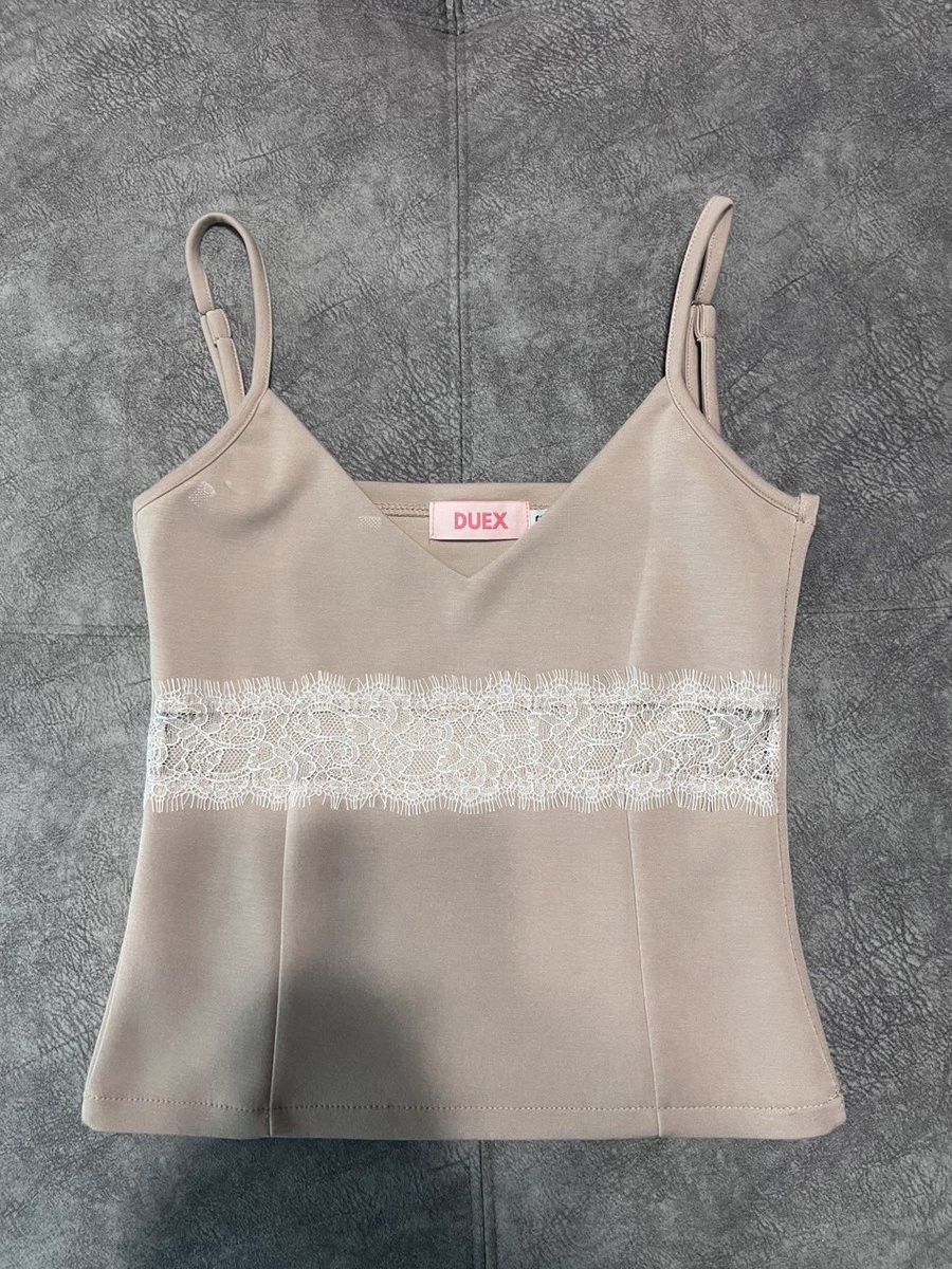 everdaebhap's tweet photo. ♡  Duex Studio
♡ รุ่น ￼lucy lace (Size S) เสื้อสายลูกไม้ดีเทลลูกไม้ตรงกลาง มีความ sassy&amp;glam สี Nude ใส่แล้วขับผิวมากกก
♡ Price : 300 รวมส่ง 🚚

#ส่งต่อduex #ส่งต่อduexstudio #ส่งต่อเสื้อผ้ามือ2 #ส่งต่อเสื้อผ้า #ส่งต่อ #duex https://t.co/kcXGM50b6M