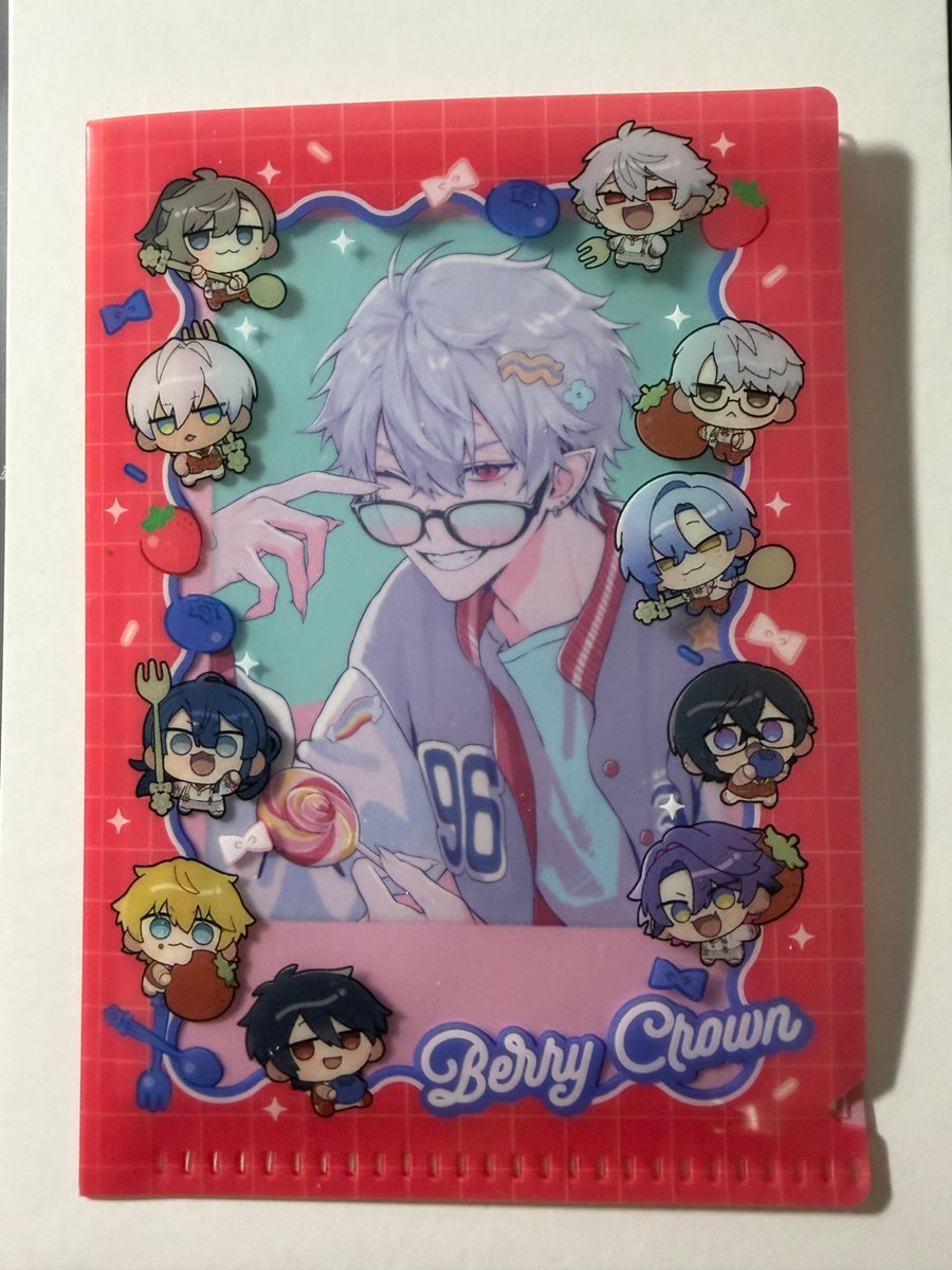 再販分届きました！！☺✨
ほんとにかわいい…😭
ミニクリアファイル欲しかったやつで嬉しいです︎💕︎︎
クリアファイル、チェキ入れるのにちょうど良すぎますね…！！