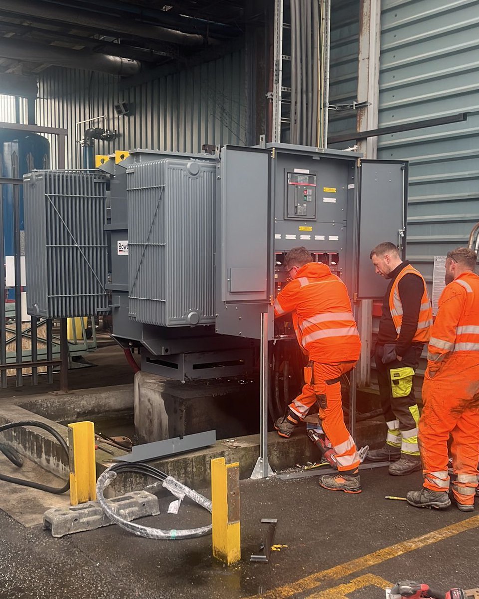 BowersElec's tweet image. Refurbished, delivered and now installed. 🔌

To fit on the transformer, we supplied a brand-new 3200A LV cabinet, providing an up-to-date connection between the transformer and the site’s LV. ⚡

Every transformer tells a different story.

#Transformers #Switchgear #Engineering