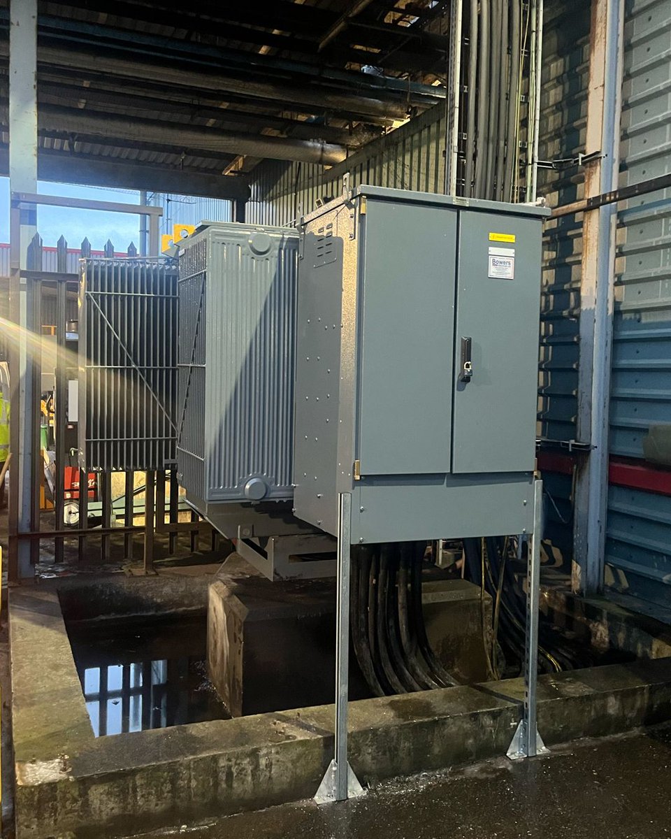 BowersElec's tweet image. Refurbished, delivered and now installed. 🔌

To fit on the transformer, we supplied a brand-new 3200A LV cabinet, providing an up-to-date connection between the transformer and the site’s LV. ⚡

Every transformer tells a different story.

#Transformers #Switchgear #Engineering