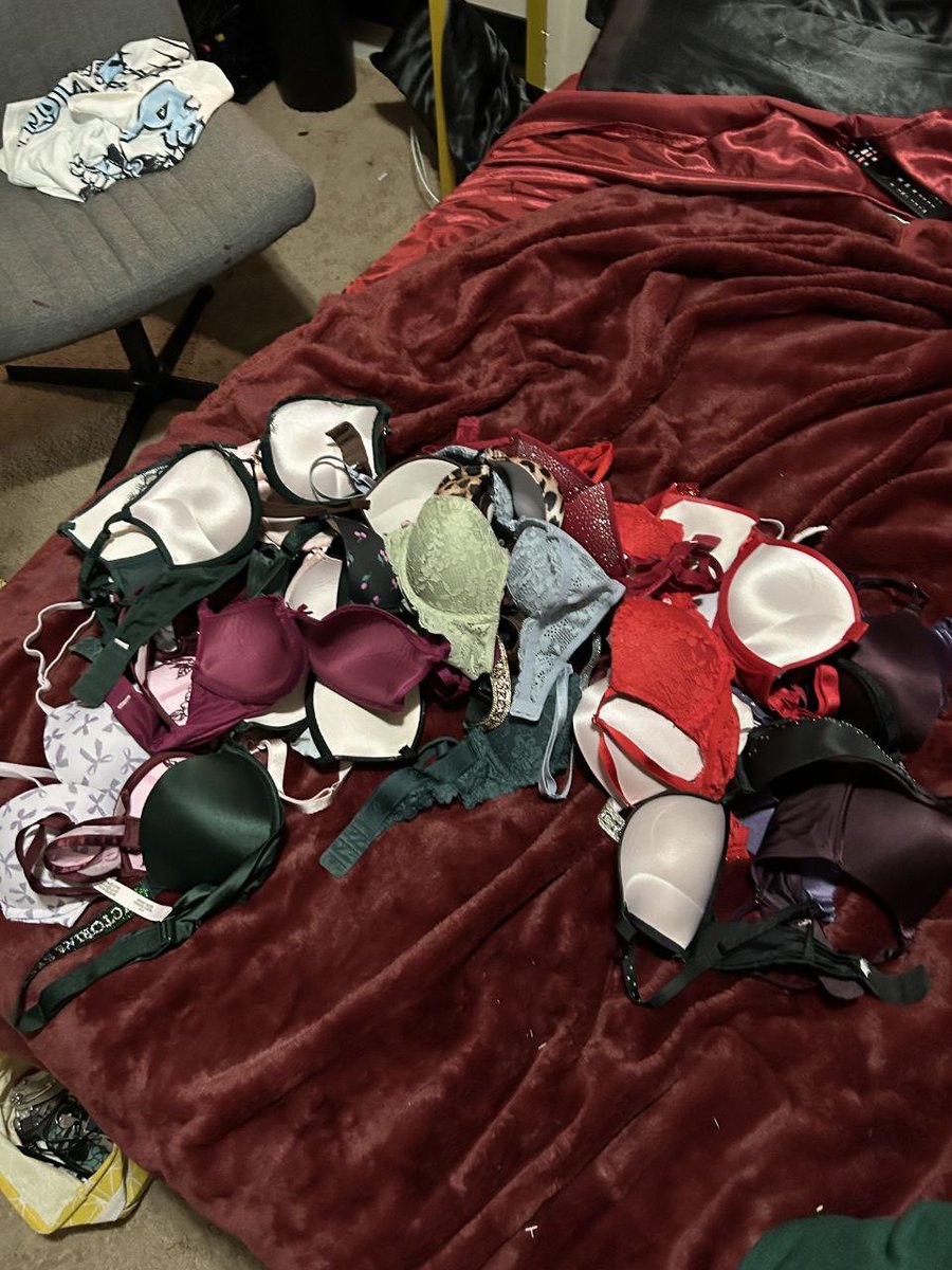 wickedaddy11's tweet photo. hmm which one should I try on? https://t.co/W6uCSjZFoa