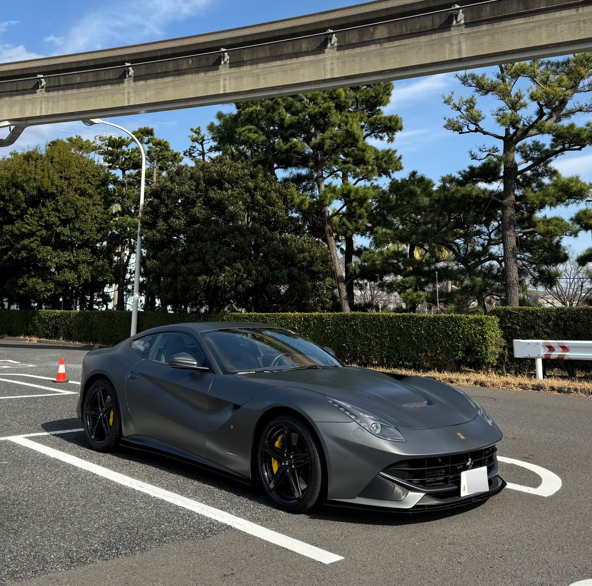 r12berlinetta's tweet photo. X・Instagramで心配のご連絡ありがとうございます🙇

1月に交差点でエンストを起こし、2月の車検で診てもらったのですが、特に異常は無かったので戻して貰い、先週乗った際に再びエンスト…自宅までは帰れましたが、アイドリング不調・ギアが変わる度に振動があり、再度工場へ持って行ってもらいます… https://t.co/NCau3P5QzD