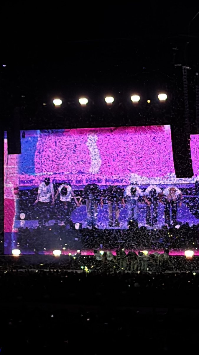 xo, ari⁷—manifesting 2 secured bts tix🍀 tweet media