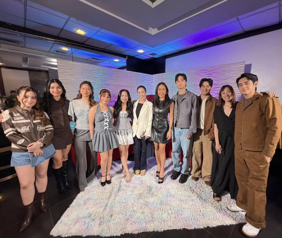 team grey vs team brown on family feud? 

1st/3rd placers vs 2nd/4th placers 👀