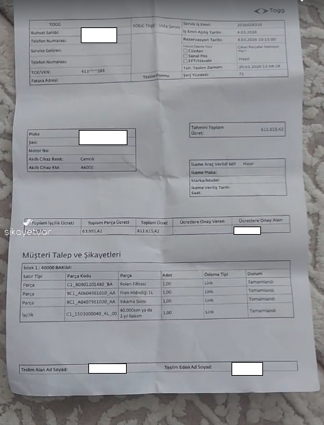 Togg T10X aracının bakımı için yetkili servise giden vatandaş, fahiş işçilik ücreti istendiğini belirterek isyan ediyor.

Yalnızca cam suyu, fren hidroliği ve polen filtresi değişimi için 11.615,42 TL tutarında ücret çıkarılmış. Bu tutarın içinde sadece işçilik bedeli 7.620 TL.