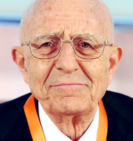 Aureliano_Boni's tweet photo. Per il #SÌ: il Professor #SabinoCassese, giurista, accademico, costituzionalista, nonché Giudice emerito della Corte costituzionale. 
Per il NO: #AndreaScanzi.

Non ho nient’altro da aggiungere vostro onore. #IoVotoSì 

#Cassese #Scanzi #ReferendumGiustiziaSÌ #referendumcostituzionale #referendum2026
