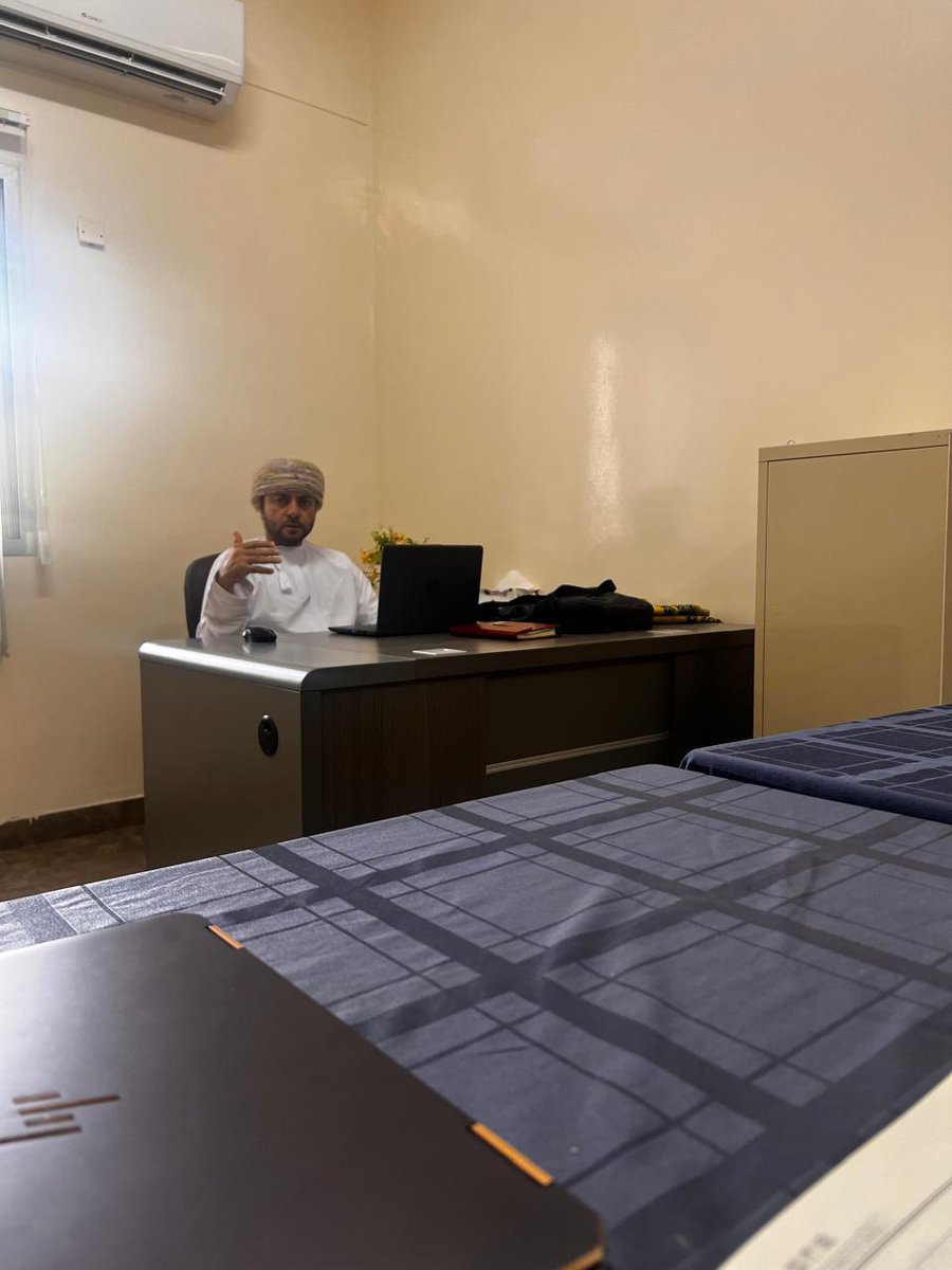 schoolliwa's tweet photo. تم تقديم جلسة حوارية بعنوان "بحث الدرس" من قبل مشرف الرياضيات الأستاذ ناجي الكلباني، حيث تناول خلال الجلسة مفهوم بحث الدرس وأهميته في تطوير العملية التعليمية، إضافة إلى مناقشة آليات تطبيقه في تدريس الرياضيات وتبادل الخبرات بين المعلمين.

#فعاليات_تعليمية_شمال_الباطنة
#تعلم_مستدام https://t.co/6RCGWezjMX