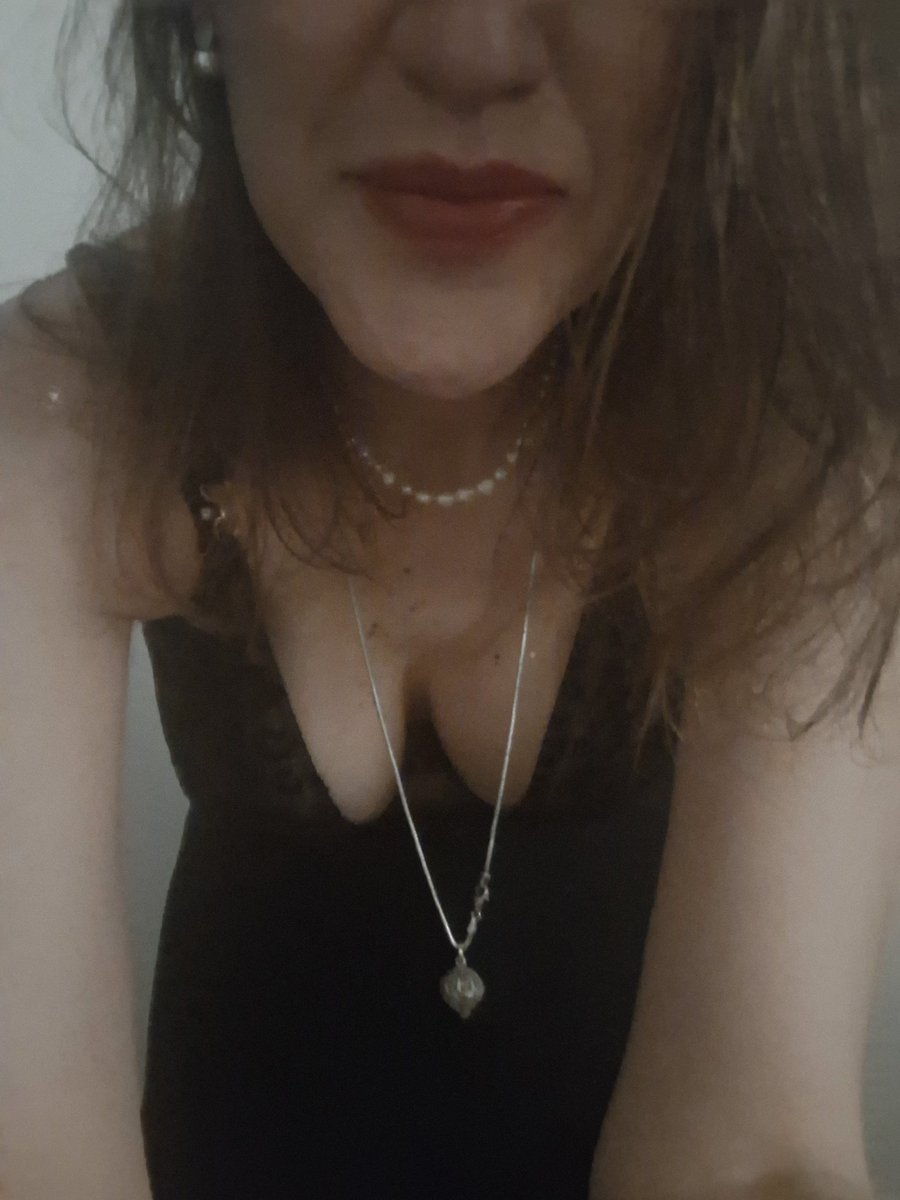 ShadowLily85671's tweet photo. My pendant whispers curses… do you dare touch it? 😈😇
https://t.co/fyXCpctuOv
#darkdesires
#littlemischief
#rosemarybaby
#lips
#teasing
#onlyfans
#onlyfanz #onlyfanscreator
#onlyfansmodel https://t.co/Hjmgc7HhKY