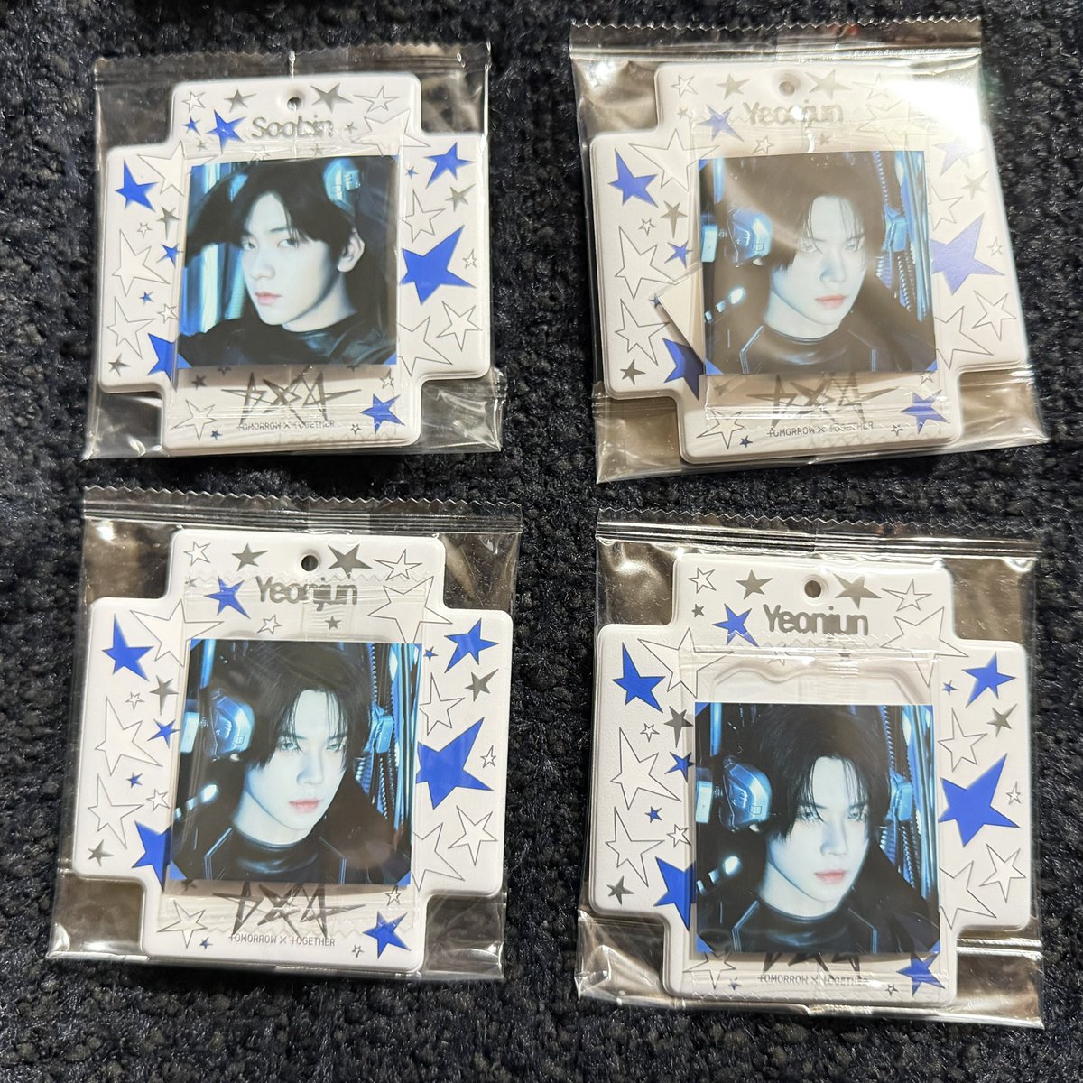 orange_fx777's tweet photo. 【交換】
トゥバ　TXT ビジュアルスクエアフォトシールケース

譲→🤍白スビン、🤍白ヨンジュン×3

求→🤍白or💙青　テヒョン

厚紙等で補強、水濡れ防止をしてからの郵送交換希望です。
お心当たりのある方はどうぞよろしくお願いいたします🙏

#TXT交換 https://t.co/KadXN8VxfS