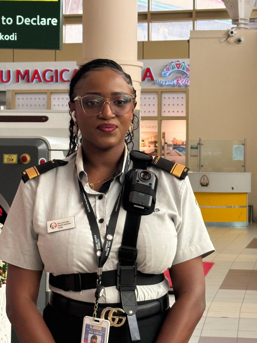jemnet_internet's tweet photo. We get the need for transparency and appreciate the effort KRA has gone through for this but looking at the cameras themselves I feel like they could have gone smaller. Looks like they have a whole phone tied to their bodies. #KRABodyCam https://t.co/H187uUCOEo