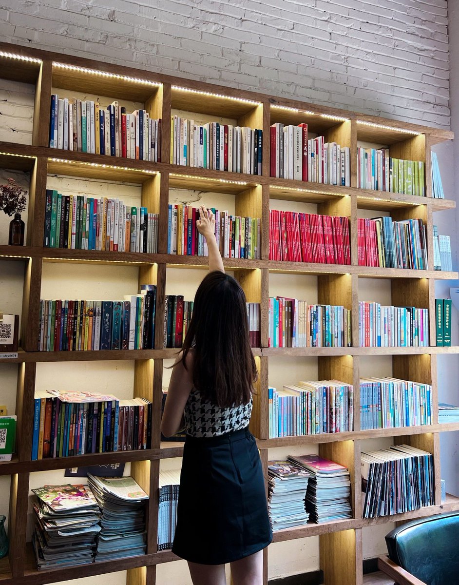 vin_rougee's tweet image. "The Little Prince" still whispers truths—love takes time, stars laugh like bells. 10/10, always a warm hug for the soul. #BookLovers #TimelessTale