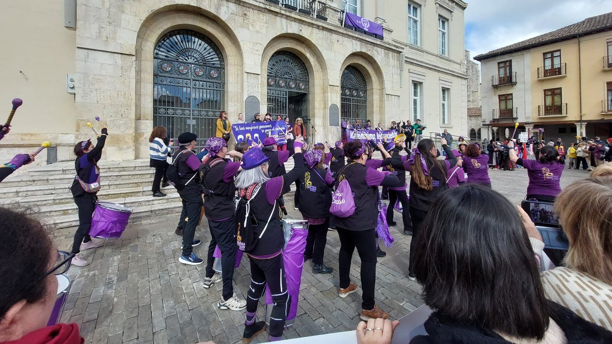 AIPalencia's tweet photo. La aprobación de leyes represivas, la expansión de movimientos contra los derechos de las mujeres y niñas, el aumento de discursos de odio e incitación a la violencia y el papel de la tecnología en la facilitación de estas amenazas, por todo esto y mucho más #8M #Palencia https://t.co/qiotlL65aN