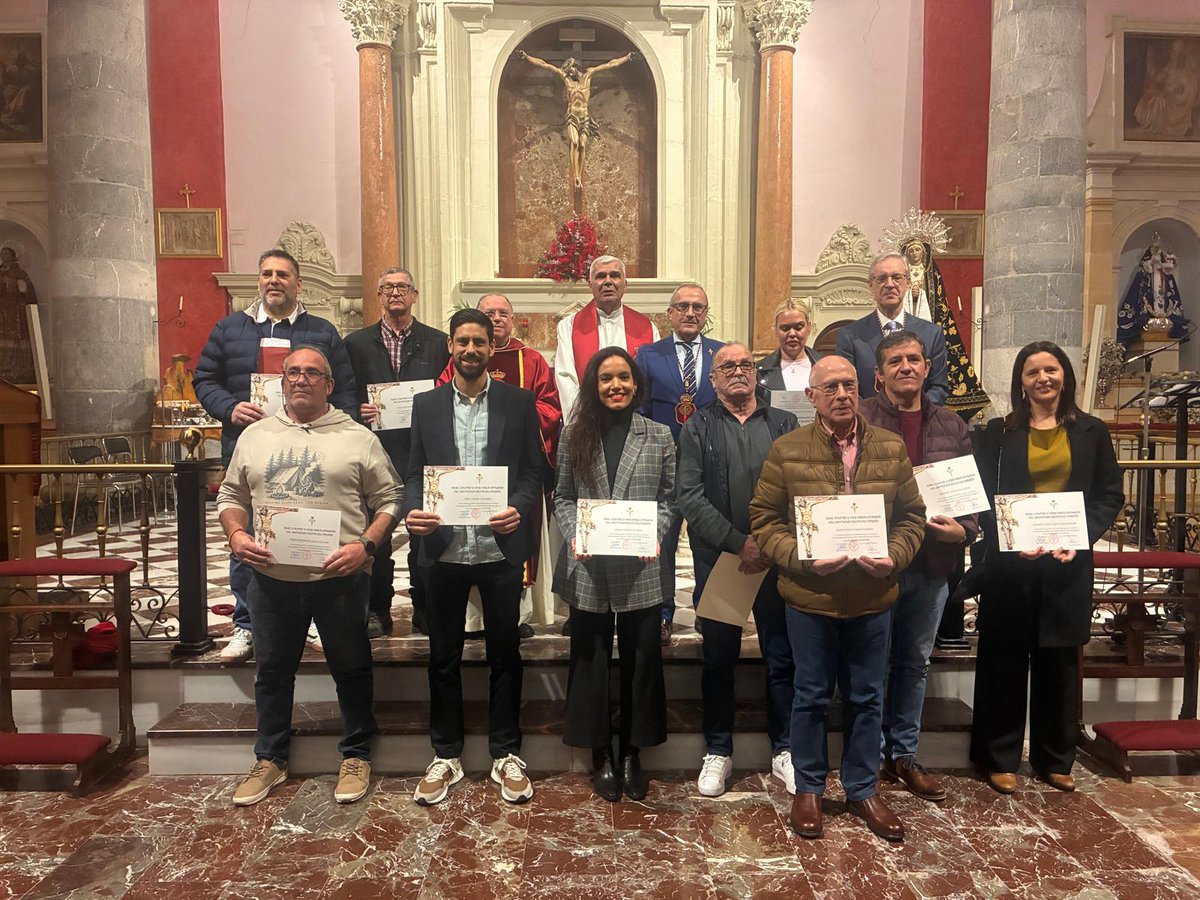 🌹 TERCER LUNES DEL PERDÓN 🌹

3️⃣ Ayer, tercer #LunesdelPerdón, presidido por D. Jesús López Abenza y dedicado a los cofrades del Perdón, y entrega de diplomas a quienes cumplen 25 años en nuestra institución.

🥳 ¡Enhorabuena a todos!

#NazarenosdelPerdón ♥️🖤
#SSantaMurcia ✝