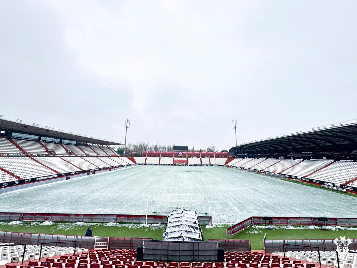 AlbaceteBPSAD's tweet photo. Buenos y gélidos días, albacetistas! ❄️ 

Y pensar que en menos de una semana, el lunes próximo, en el mismo escenario habrá fuego 🔥😉 https://t.co/A1A6tuA4Ku