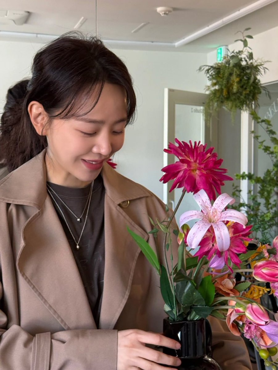 dronx7's tweet photo. 아 잠깐...혜선님에 촬영 외에 집밖에 있다는건...

뭔가 스케쥴이구나! 🤔 https://t.co/LP8yRCD2se