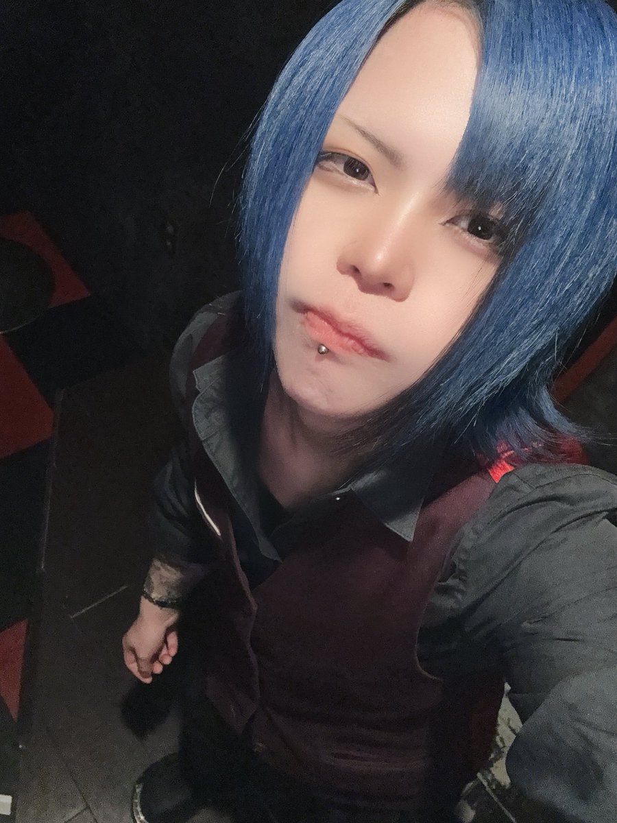 ログインっ

本日PERSONA前半いるわよ
酒トレさせて〜🍻
23時まで！！！

#大阪 #男装 #男装コンカフェ #中性 
#コンカフェ #ミナミ #宗右衛門町