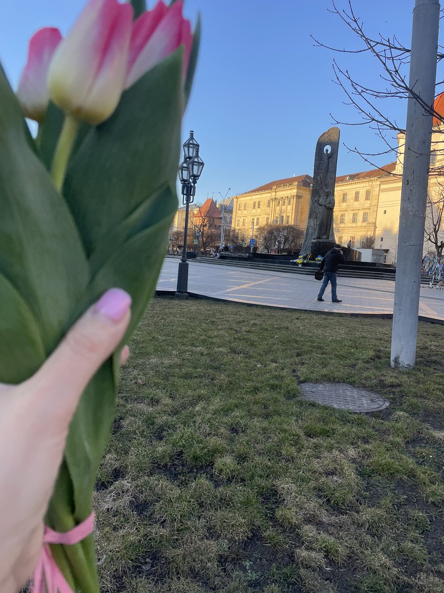 OlenaGan's tweet photo. Вчорашнє- святкове. https://t.co/LfGBiPecqe