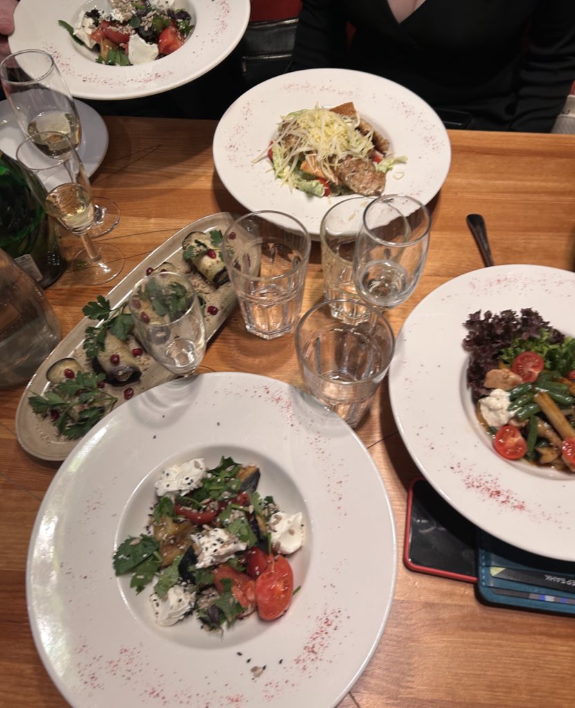 ред булл с айраном. tweet media