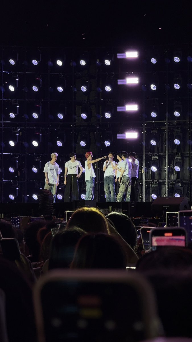 forforland_'s tweet image. ราชมังครั้งแรก และ ครั้งสุดท้าย ที่เอนไฮเพนมีพี่ฮีซึง มีกัน7คน