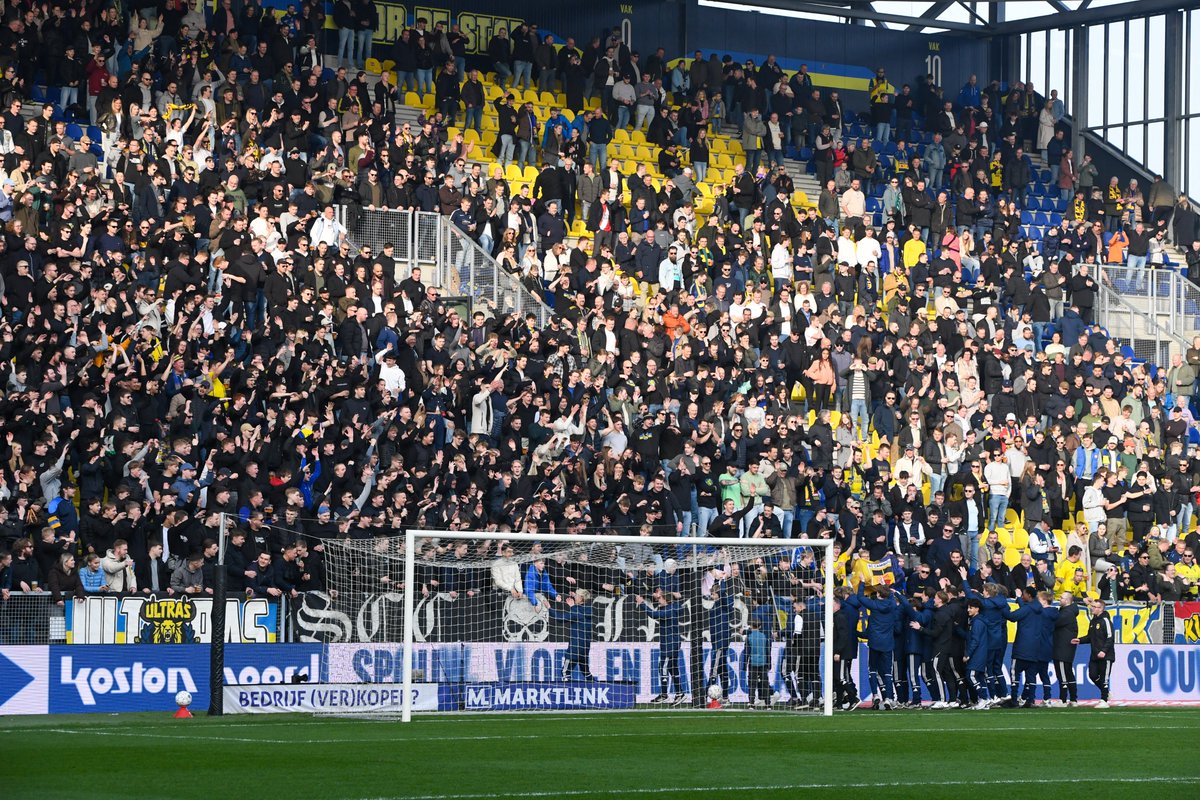 SCCambuurLwd's tweet photo. Ereronde voor de kampioenen van O17 en O19 👏🔝
#CAMJUT https://t.co/mR3deaFmAD