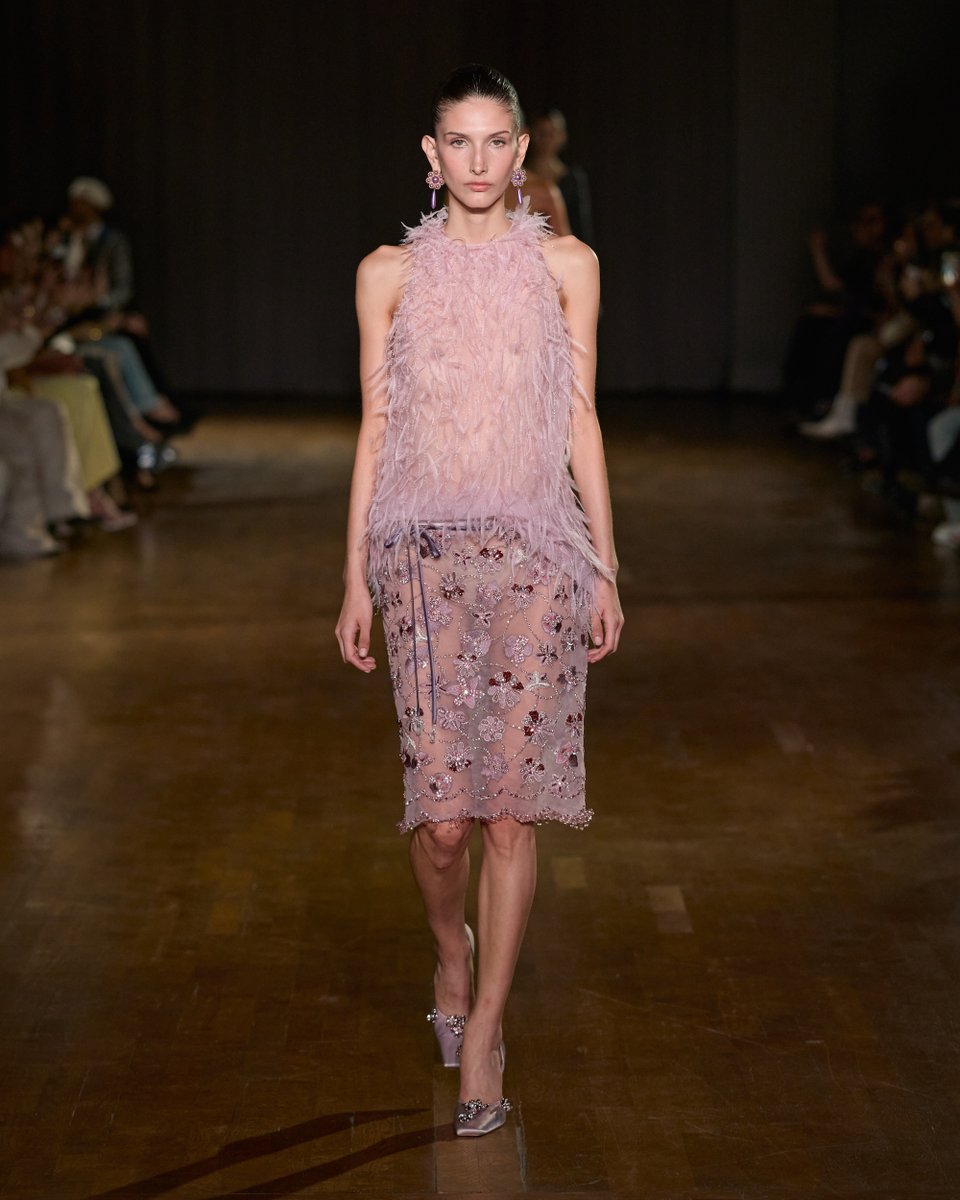 GeorgesHobeika's tweet image. The flower has always been at the heart of our language, because nature exists in its most absolute form, unbidden, without concession.

Discover Georges Hobeika Ready-to-Wear Fall Winter 2026/27 collection georgeshobeika.com

#GeorgesHobeika #ReadytoWear #GHFW26