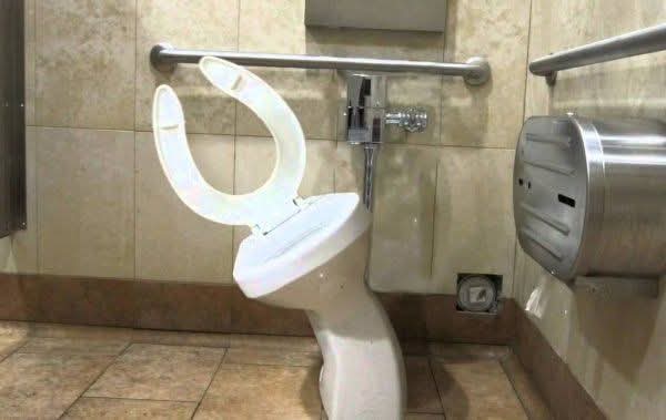 semordas's tweet image. Ahahaha. Sıkı tutunun.😃🤭 #toilets