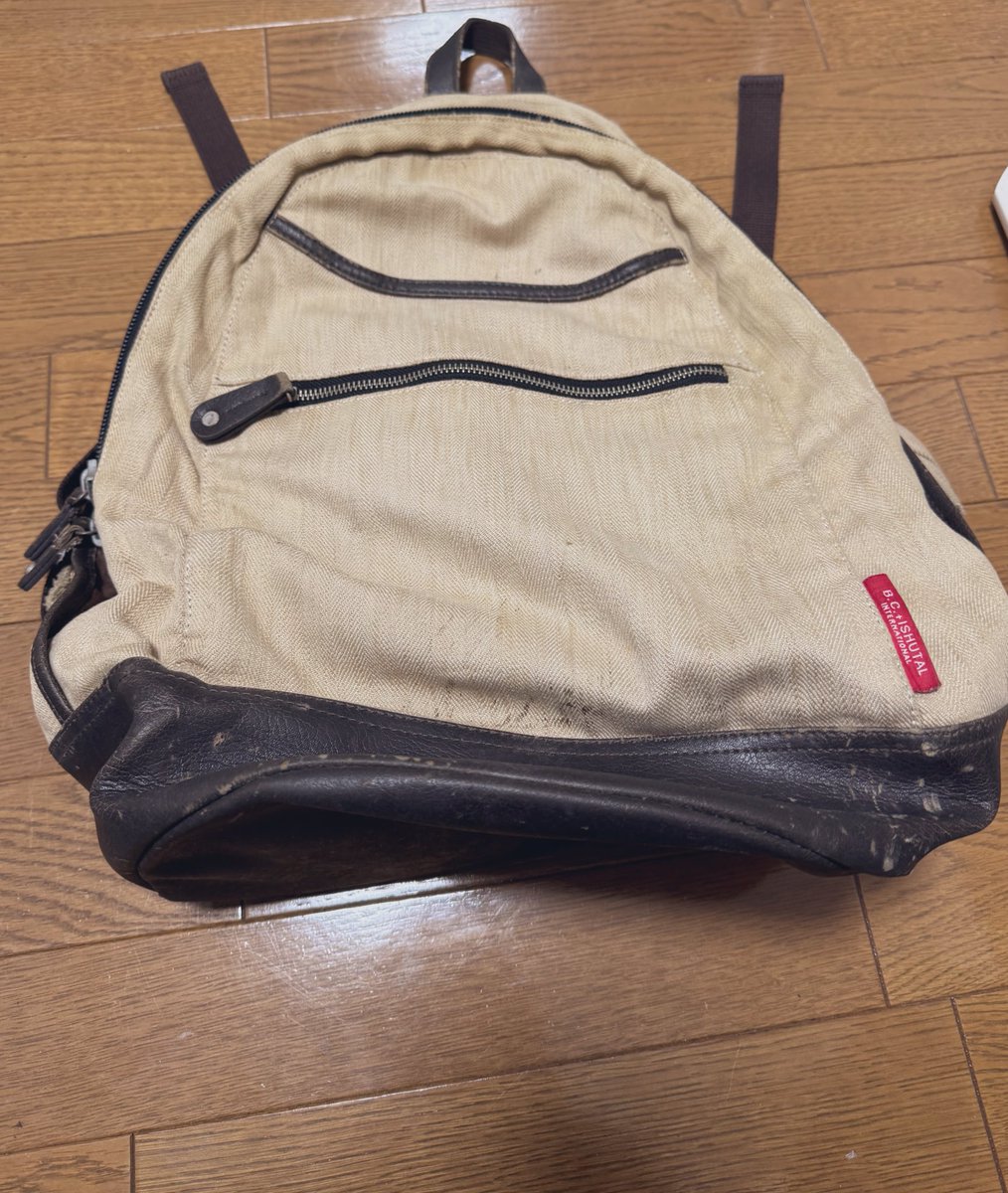 atihsay's tweet photo. 高校の時の通学カバンから非常用持ち出し袋に転職したこの子もいい加減捨てましょう、供養。 https://t.co/KfWwNypVfs