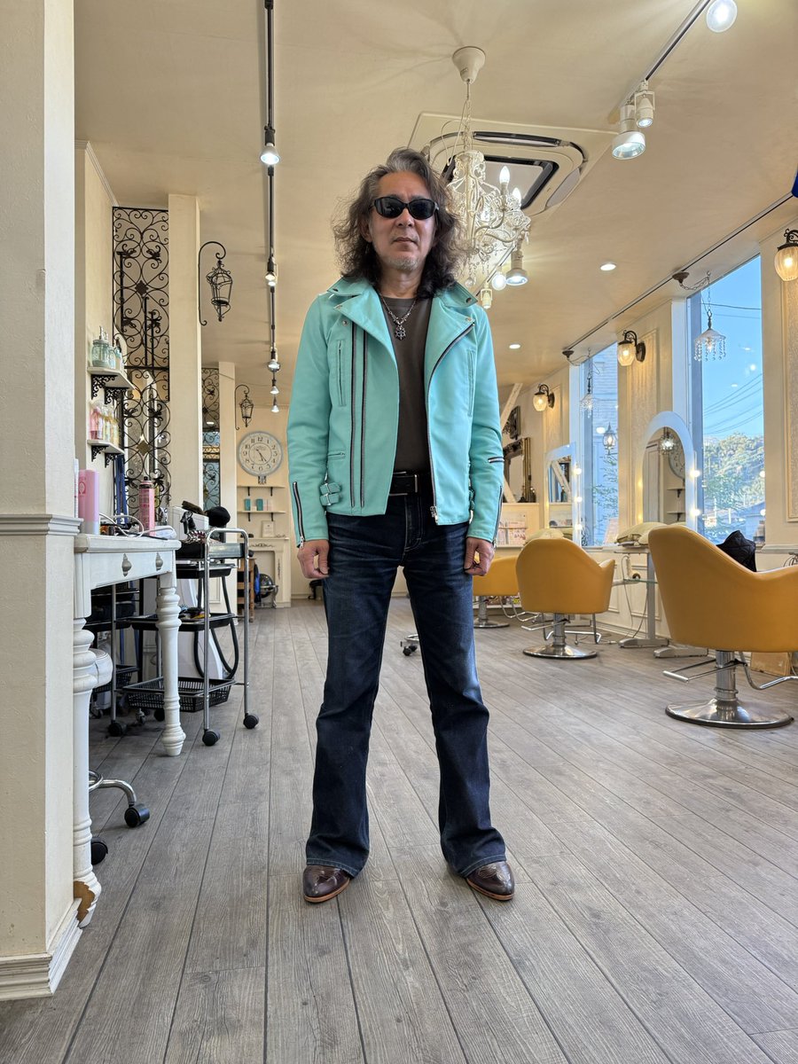 100Hitoshi's tweet photo. ティファニーブルー🩵　
改め　
小峠ブルー🩵入荷しました🤣 https://t.co/Z5eBNEaBLV