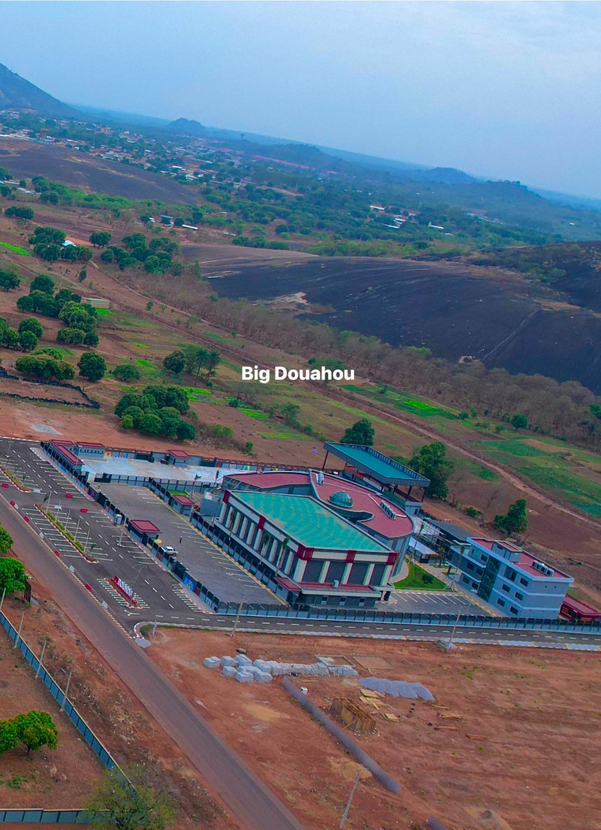 🎤🇨🇮 Boundiali accueille un nouveau Palais de la Culture sur 5 hectares, réalisé par #Afribat.
Une opportunité pour les artistes ivoiriens de se produire à plus de 660 km d’Abidjan. ✨