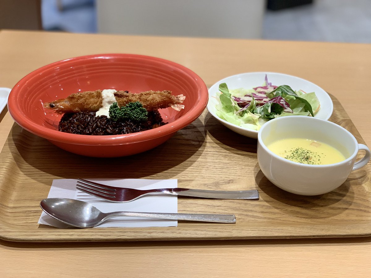 kaming013's tweet photo. 岡山公演も満喫した😆
ライブ前デミカツ丼ではなく、えびめし🦐
ライブではお二人のやり取りが面白かって、元気出た🥰最初から腕痛かった😂
カメラの方が、移動中に口ずさんでる姿を見て、ほっこり☺️
沢山の方と会えて嬉しかった😊
帰りの新幹線、まさかのワンピースチョッパー号だった🚅✨
#FMB20th https://t.co/6kZ7g5dafk