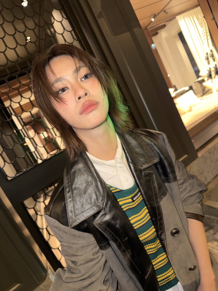 emiamily's tweet photo. Touched down in Paris last night🚦
#MiuMiuFW26
#MiuMiu https://t.co/fD97FycHB1