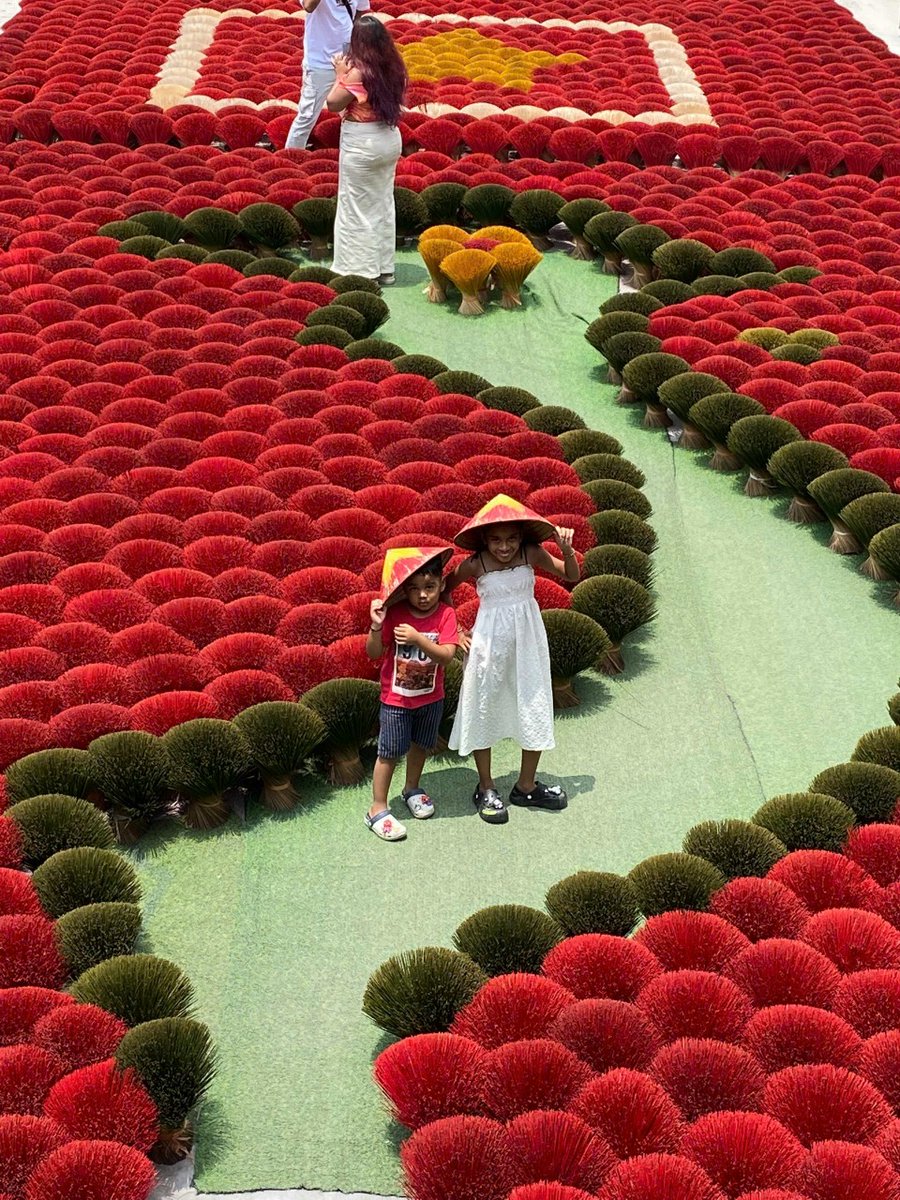 LvpTravel's tweet photo. 🌸 Tourists enjoyed visiting Quang Phu Cau Incense Village, experiencing vibrant incense-making traditions and colorful photo spots. The trip was smoothly organized by LVP Travel, offering guests an authentic cultural experience near Hanoi. https://t.co/7CJodDKIxq