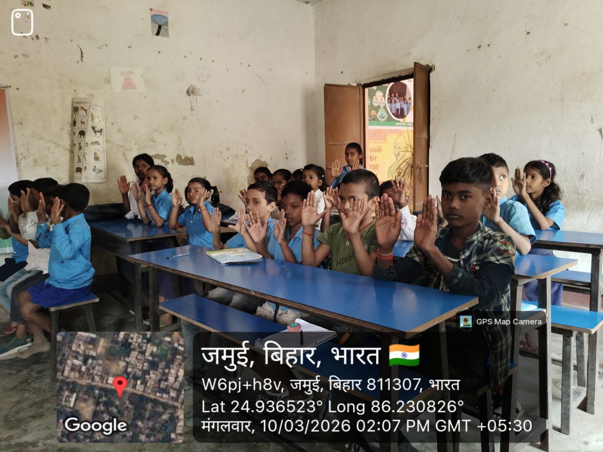 JamuiNagar's tweet photo. नगर परिषद् जमुई क्षेत्रांतर्गत स्थित विद्यालयों एवं मोहल्लों में स्वच्छ व्यवहार अपनाने के लिए  जागरूक किया जा रहा है।  लोगों को विजेबल क्लीननेस, कचड़ा पृथककरण को बढ़ावा देने , कचरे में आग नहीं लगाने ,सिंगल यूज़ प्लास्टिक के उपयोग को बंद  करने हेतु प्रेरित किया गया। https://t.co/I7JahwO5Px